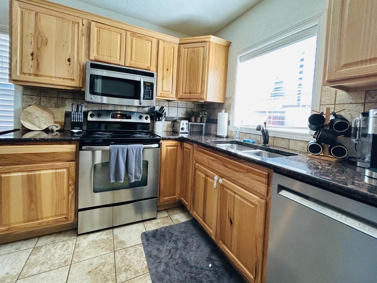 Home Sweet Idahome, Feels Like Home With All The Decor You Wish You Could Afford King Bed In Master, Fully Fenced Dog Friendly Yard, A Few Blocks From Bsu And Downtown Boise, Your Perfect Stay! Bagian luar foto