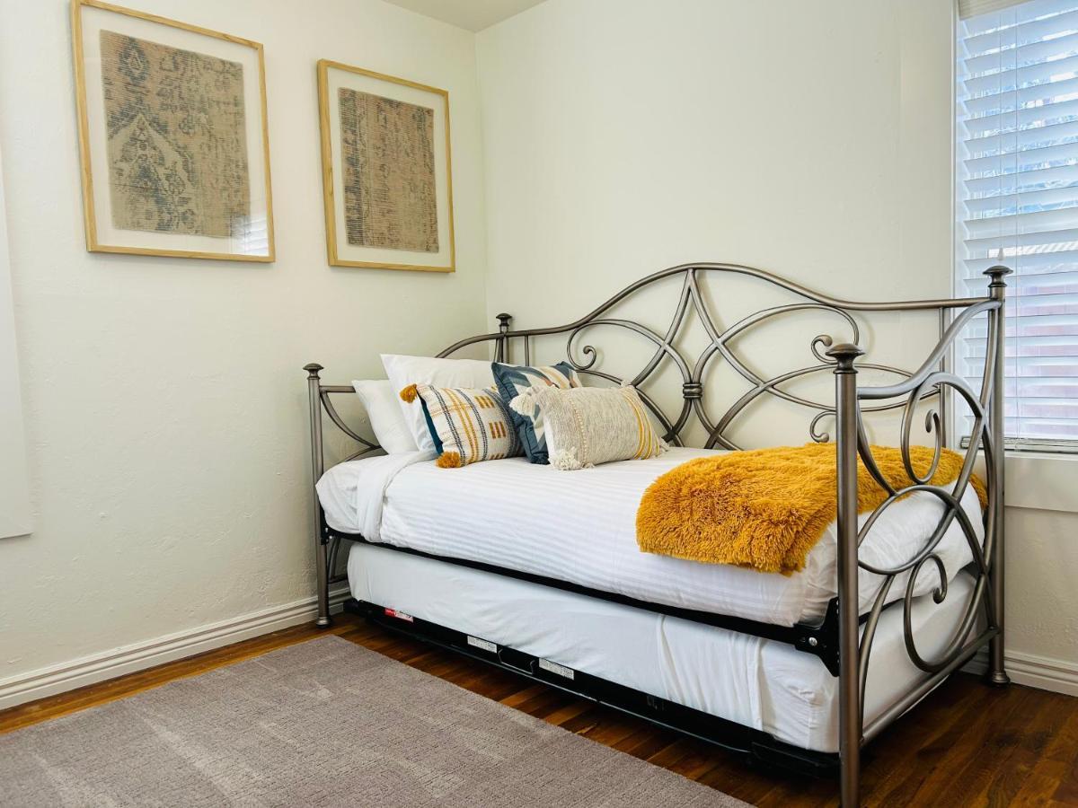 Home Sweet Idahome, Feels Like Home With All The Decor You Wish You Could Afford King Bed In Master, Fully Fenced Dog Friendly Yard, A Few Blocks From Bsu And Downtown Boise, Your Perfect Stay! Bagian luar foto