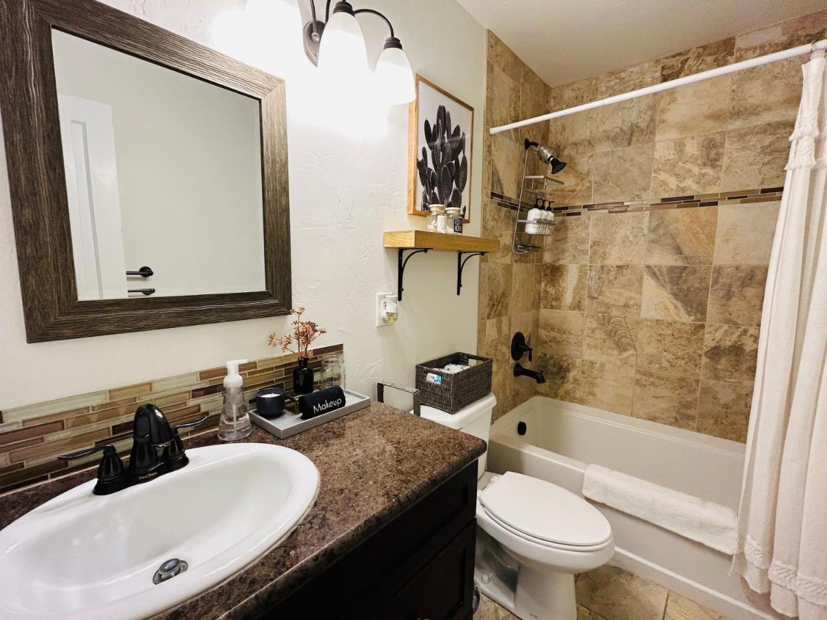 Home Sweet Idahome, Feels Like Home With All The Decor You Wish You Could Afford King Bed In Master, Fully Fenced Dog Friendly Yard, A Few Blocks From Bsu And Downtown Boise, Your Perfect Stay! Bagian luar foto