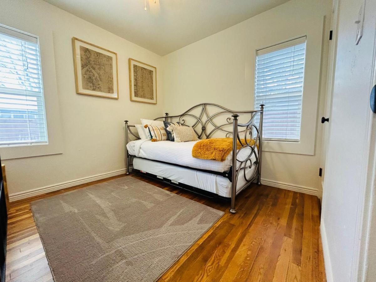 Home Sweet Idahome, Feels Like Home With All The Decor You Wish You Could Afford King Bed In Master, Fully Fenced Dog Friendly Yard, A Few Blocks From Bsu And Downtown Boise, Your Perfect Stay! Bagian luar foto